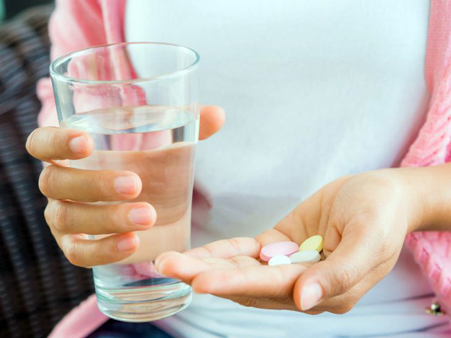 При консервативном лечении основой метода является применение гормональных препаратов при одновременной стимуляции и укреплении иммунитета