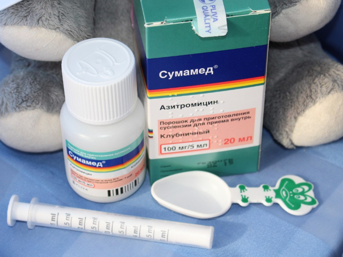 Сумамед - хороший препарат для лечения ангины, который обладает широким спектром действия на вирусы бактерии