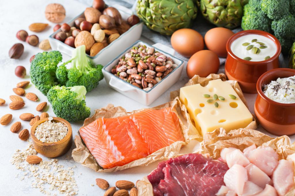Для полноценного питания человеку нужны белки. Белковые продукты могут быть животного или растительного происхождения, но соотношение белков с остальными элементам пищи желательно не менее 25-30%