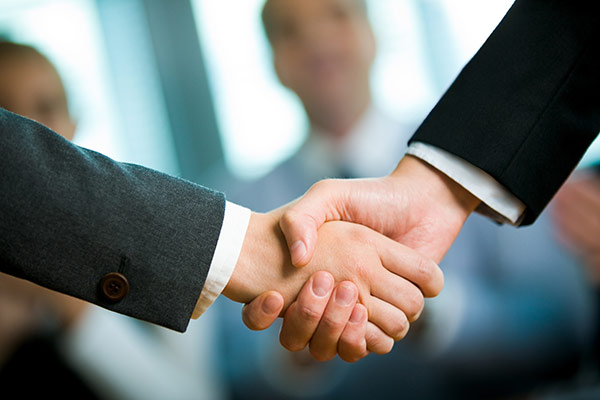 Если на коже будет какая-то трещина, травма или повреждение другого рода и Вы в этот момент сконтактируете с человеком, который уже имеет вирус папилломы человека, то заражение произойдет обязательно