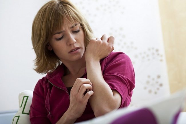 Противопоказанием к приему настойки является только наличие индивидуальной непереносимости боярышника. Все же продолжительный прием при повышенном давлении может вызвать резкое падение показателей, возможно угнетение сердечного ритма