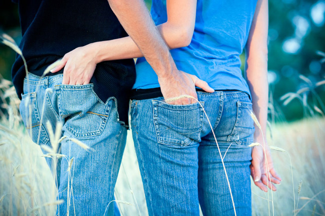 Места локализации сыпи, отмечаются болевыми ощущениями, усиливающимися при ходьбе