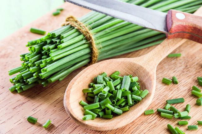 Перья репчатого лука - эффективное народное средство лечение герпеса