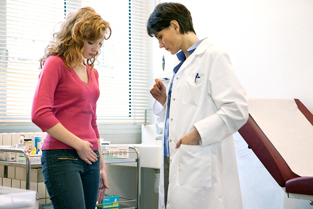 При возникновении любых неприятных симптомов в области половых органов необходимо обратиться гинекологу