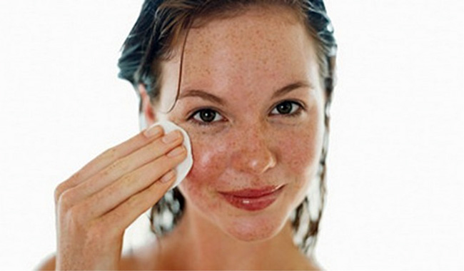 Касторка отлично справляется с разнообразными проблемами, связанными с уходом за кожей