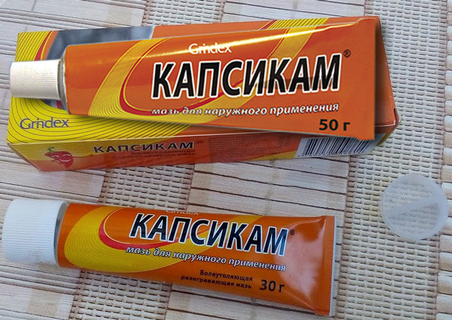 Мазь Капсикам фасуется в алюминиевые тубы по 50 или 30 г лекарства, в комплект входит аппликатор, туба и аппликатор помещаются в картонную упаковку