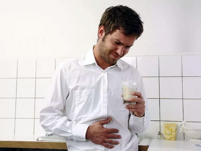 Действующее вещество препарата Нимесил, может оказывать отрицательное воздействие на слизистую желудка, поэтому препарат нельзя принимать натощак