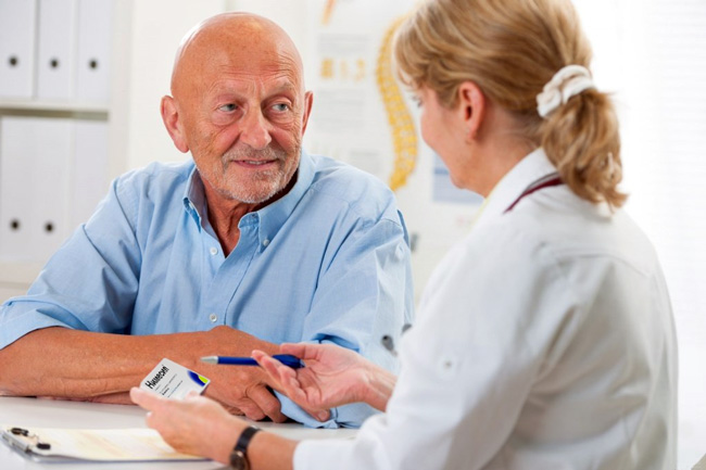 Люди пожилого возраста особенно чувствительны к неблагоприятным реакциям, которые может вызвать Нимесил, поэтому пациенты этой категории должны принимать препарат под наблюдением врача