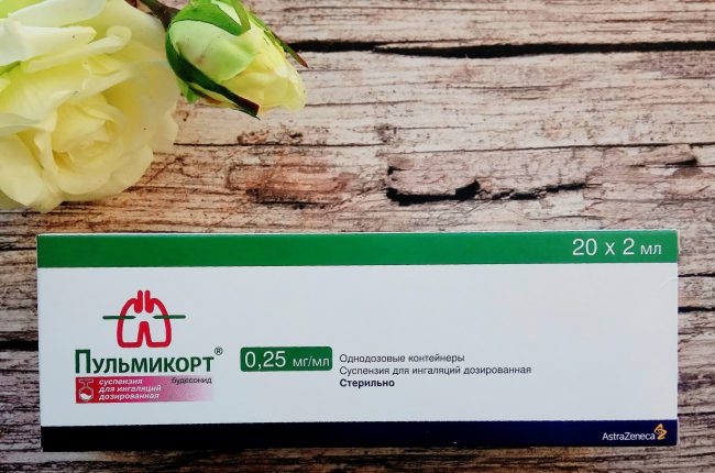 Пульмикорт имеет низкую липофильность, что позволяет ему легко проникать сквозь слой слизистого секрета в бронхах