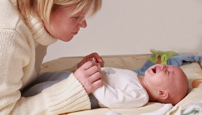 При появлении симптомов, указывающих на аллергическую реакцию, следует незамедлительно вызвать врача 