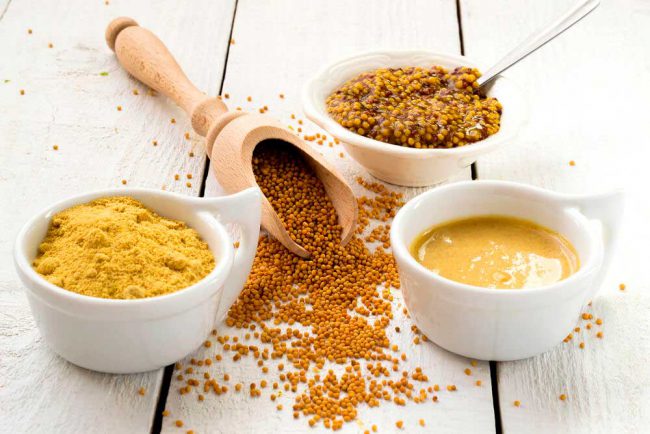 Для волос, склонных к жирности, будет полезен шампунь на основе горчицы