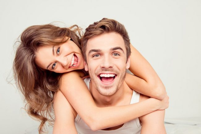 Perfect Smile Veneers мгновенно подарят вам миллион долларов! Эти невероятные съемные виниры дают вам прекрасную улыбку, которой вы можете гордиться