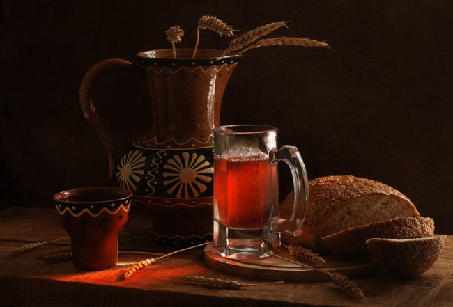 Чтобы приготовить квас в домашних условиях, нужно сначала сделать закваску для кваса. Правильно приготовления закваска – это гарантия получения хорошего, вкусного домашнего кваса