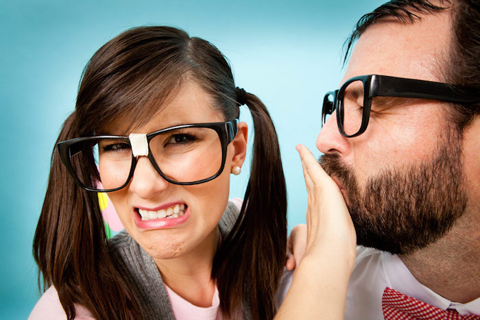 Несвежее дыхание – причина дискомфорта окружающих и появления комплексов у человека, который страдает от плохого запаха изо рта