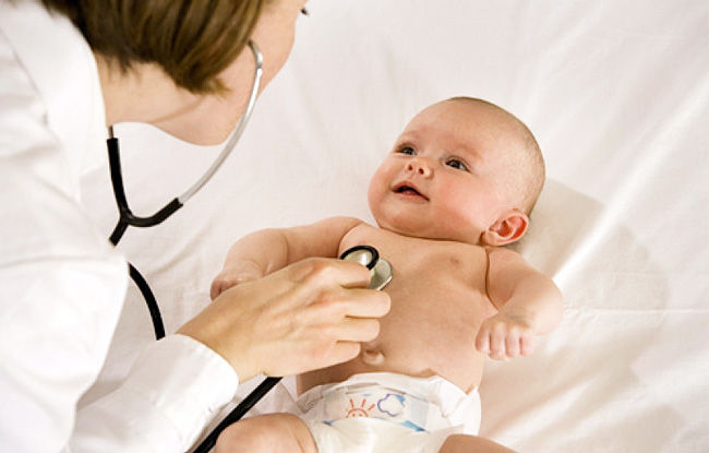 Золотистый стафилококк лечат под наблюдением врача